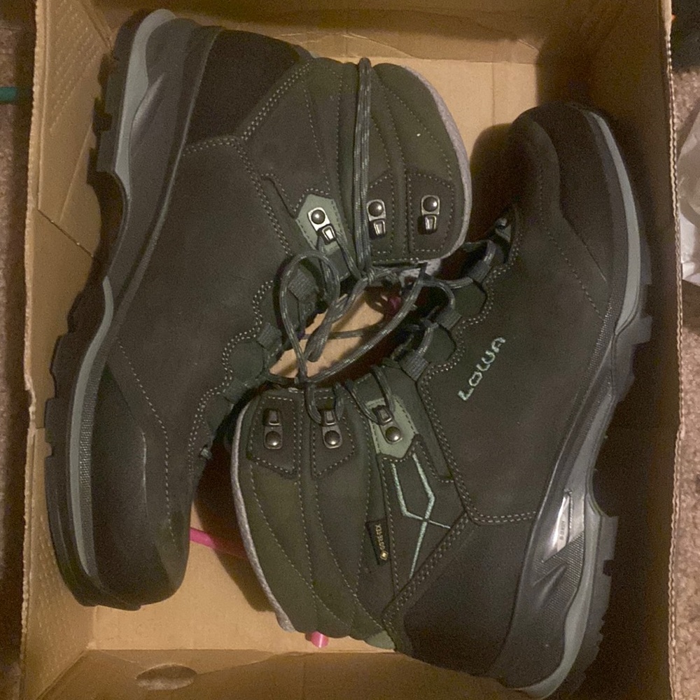 Lowa lady light GTX trekking boots brand new never worn